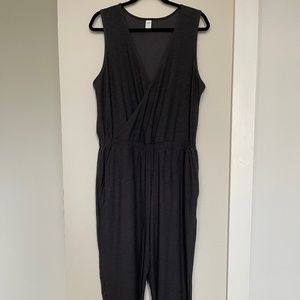 Old Navy V-Neck ON-Breathe Jumpsuit